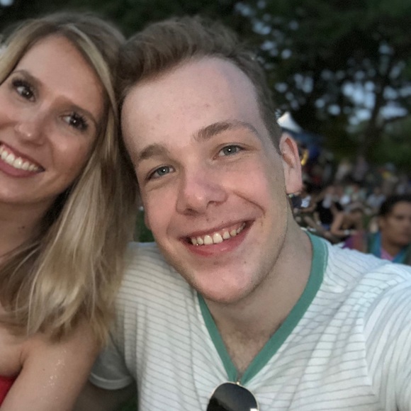 Meet your Posher, Rob - Picture 1 of 1